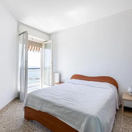 Scenic In Near Sea And Casino Appartement